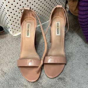 Steve Madden Carson size 9.5 scrappy pleather block heel sandal